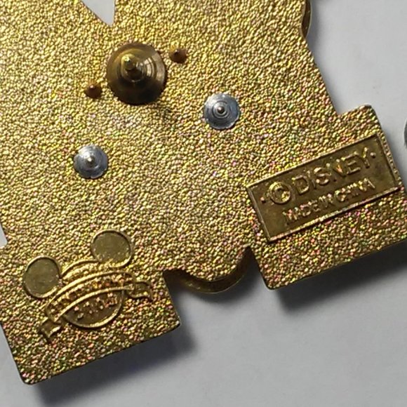 Disney Official Pin Trading 2005 Mickey Mouse Lapel Pin Letter M enamel & metal - Picture 3 of 3